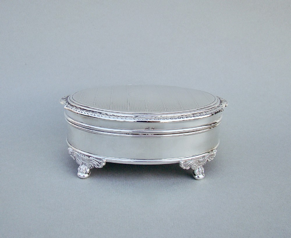 SUPERB LARGE SIZE SOLID SILVER JEWELLERY BOX BY THE ADIE BROTHERS, BIRMINGHAM 1950 View III