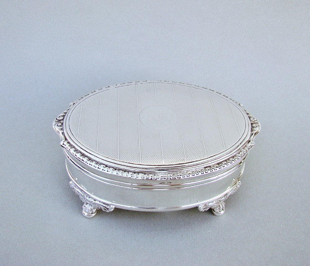 SUPERB LARGE SIZE SOLID SILVER JEWELLERY BOX BY THE ADIE BROTHERS, BIRMINGHAM 1950 View VII