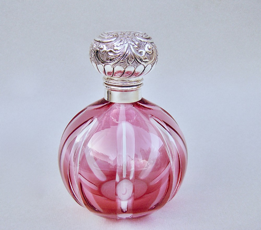 LARGE EDWARDIAN SILVER AND CRANBERRY GLASS SCENT BOTTLE BY WALKER & HALL, SHEFFIELD CIRCA 1900 View II