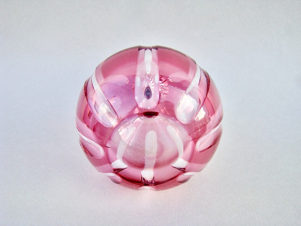 LARGE EDWARDIAN SILVER AND CRANBERRY GLASS SCENT BOTTLE BY WALKER & HALL, SHEFFIELD CIRCA 1900 View VII