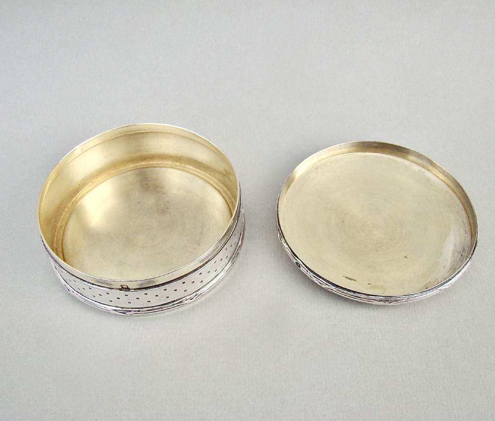 RARE 19TH CENTURY FRENCH SILVER DRESSING TABLE BOX BY EMILE LANGLOIS, PARIS CIRCA 1890 View V