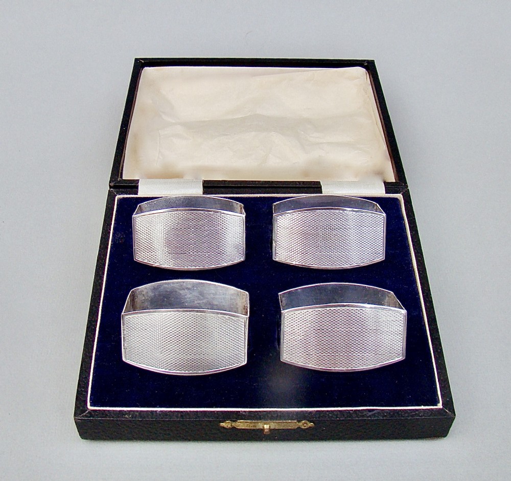 ELEGANT CASED SET OF FOUR ART DECO SOLID SILVER NAPKIN RINGS BY F.H.ADAM & CO, BIRMINGHAM 1932