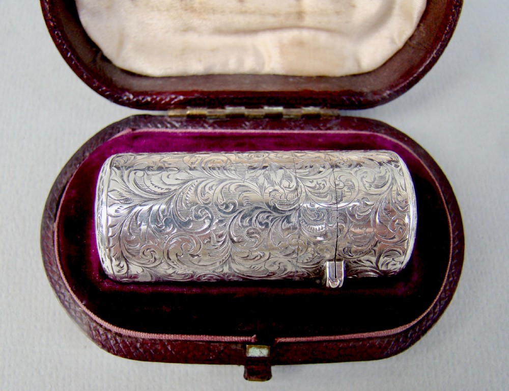 FABULOUS CASED VICTORIAN SILVER SAMPSON MORDAN SCENT BOTTLE , LONDON 1881 View II