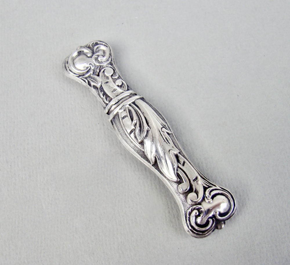 19TH CENTURY FRENCH ART NOUVEAU SILVER NEEDLE CASE , CIRCA 1900 View II