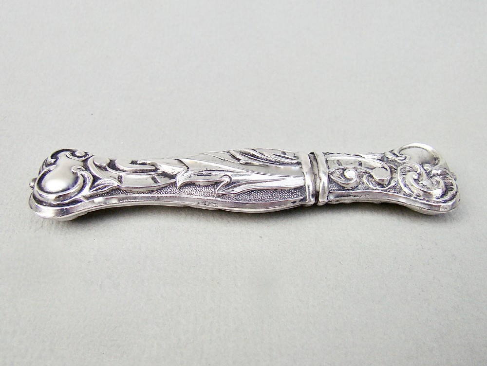 19TH CENTURY FRENCH ART NOUVEAU SILVER NEEDLE CASE , CIRCA 1900 View III