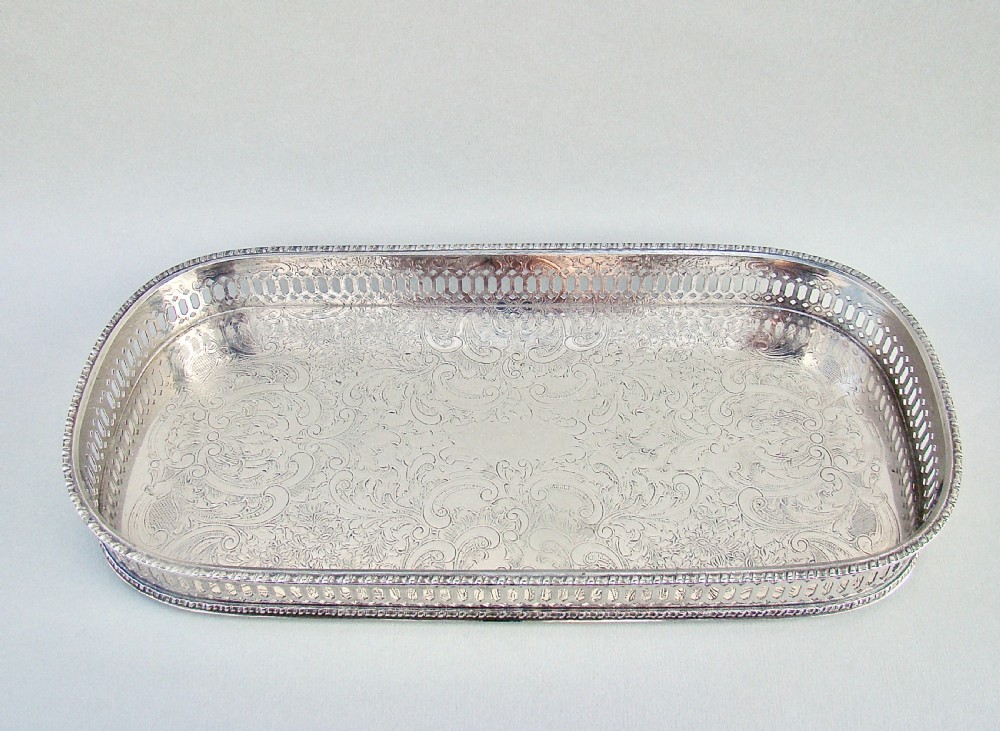 SMALL EDWARDIAN SILVER PLATED DRINKS TRAY, CIRCA 1910