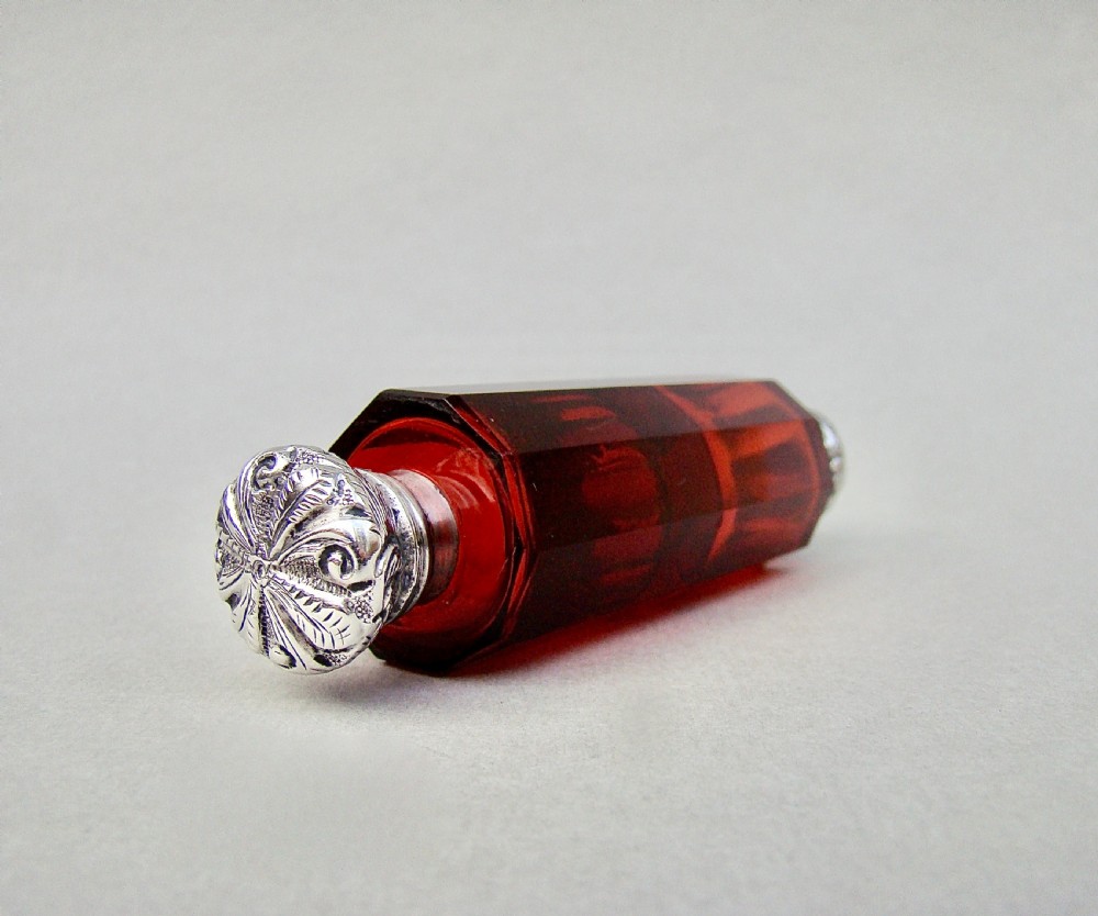 VICTORIAN SILVER RUBY GLASS DOUBLE-ENDED SCENT BOTTLE, CIRCA 1890