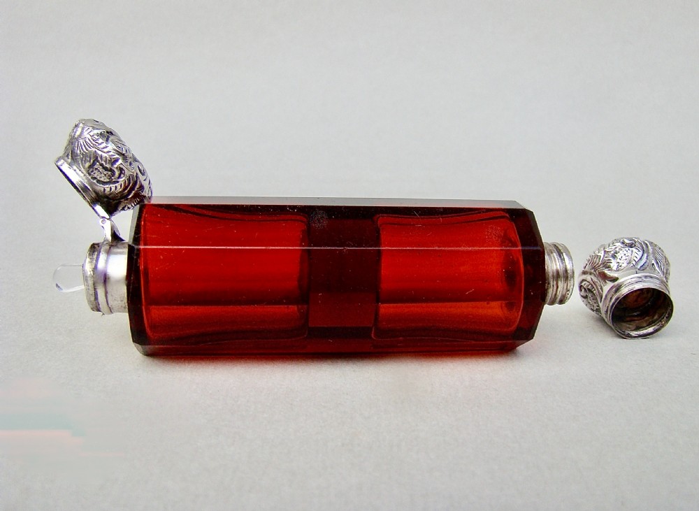 VICTORIAN SILVER RUBY GLASS DOUBLE-ENDED SCENT BOTTLE, CIRCA 1890 View IV