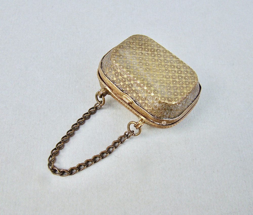 DELIGHTFUL STERLING SILVER THIMBLE IN ORMULU CHATELAINE THIMBLE CASE, CIRCA 1890 View IV