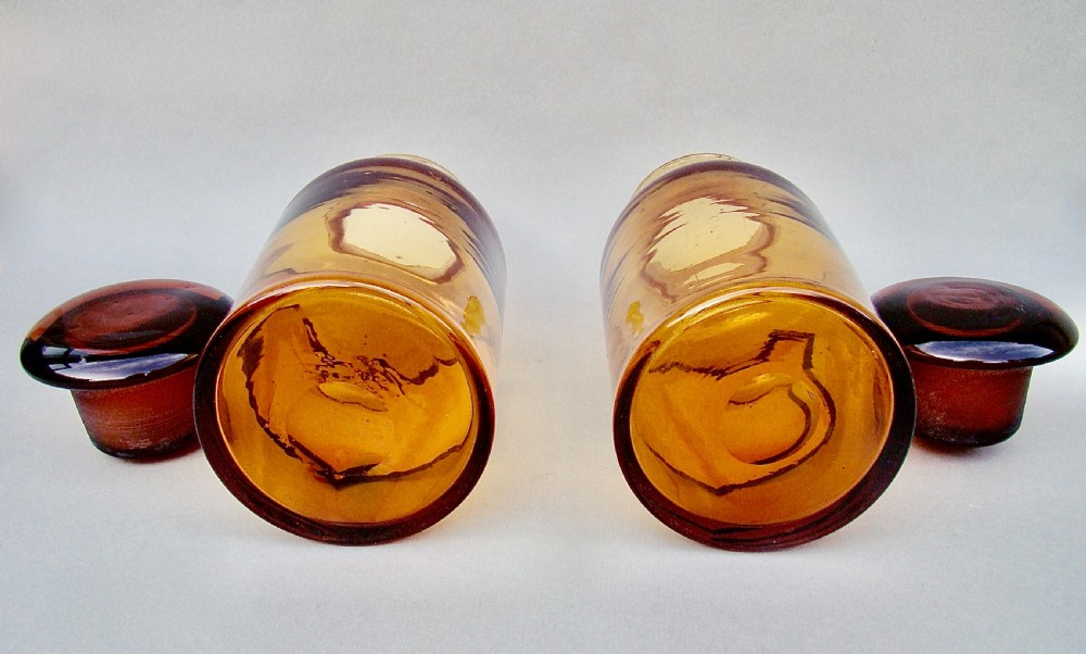 RARE PAIR OF 19TH CENTURY FRENCH AMBER GLASS APOTHECARY JARS, CIRCA 1890 View V