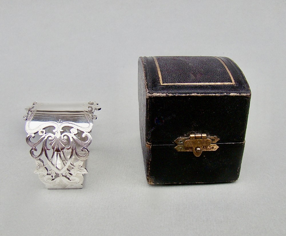 STUNNING CASED EDWARDIAN SILVER NAPKIN RING BY LEVESLEY BROTHERS, SHEFFIELD 1905 View IV
