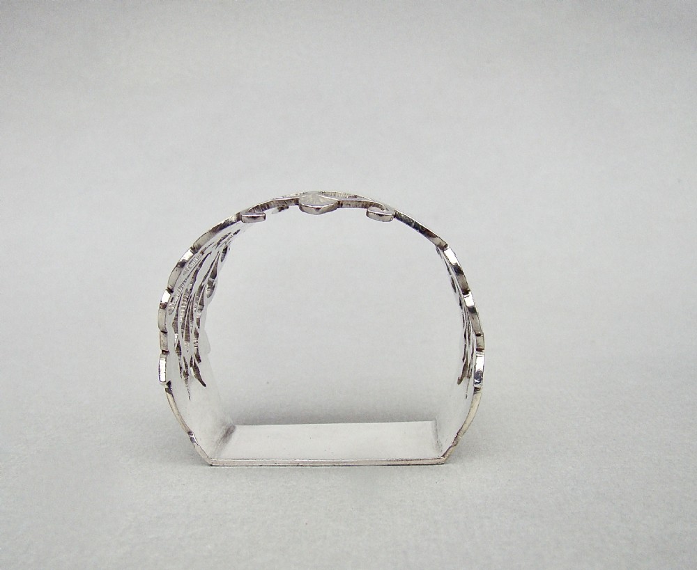 STUNNING CASED EDWARDIAN SILVER NAPKIN RING BY LEVESLEY BROTHERS, SHEFFIELD 1905 View VII