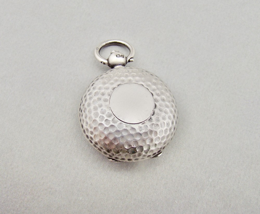 EXQUISITE SPOT-HAMMERED SILVER SINGLE SOVEREIGN CASE BY DENNISON, BIRMINGHAM 1910