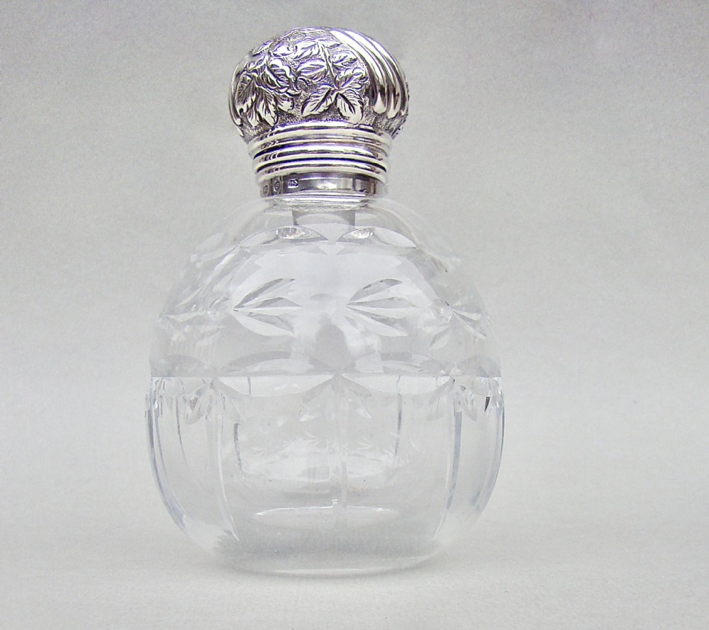 LARGE VICTORIAN SILVER AND CUT GLASS SCENT BOTTLE BY L. SPIER, BIRMINGHAM 1892