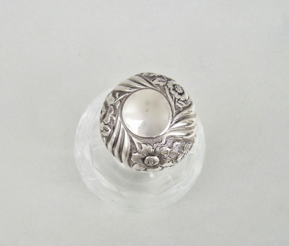 LARGE VICTORIAN SILVER AND CUT GLASS SCENT BOTTLE BY L. SPIER, BIRMINGHAM 1892 View V