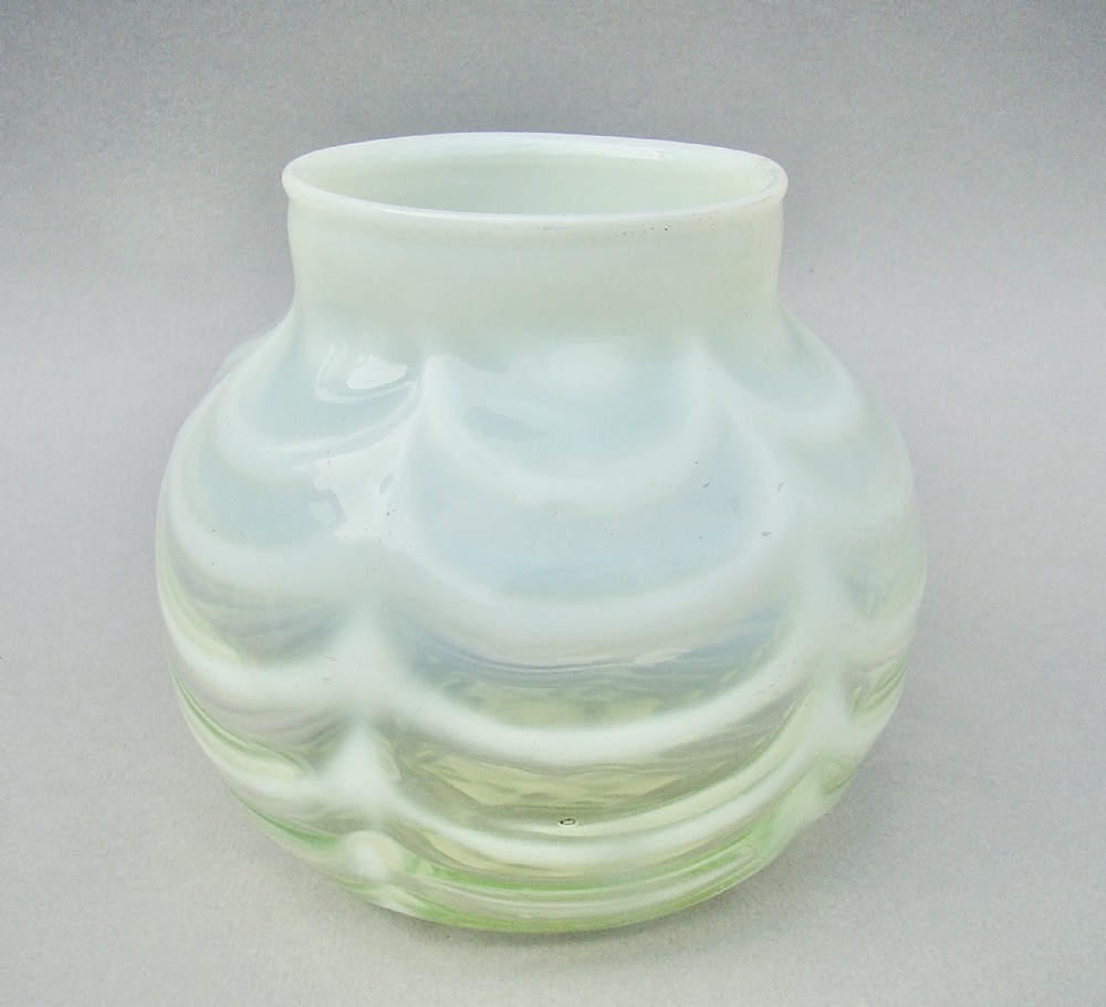 BEAUTITUL VICTORIAN VASELINE GLASS SPECIMEN VASE, CIRCA 1890