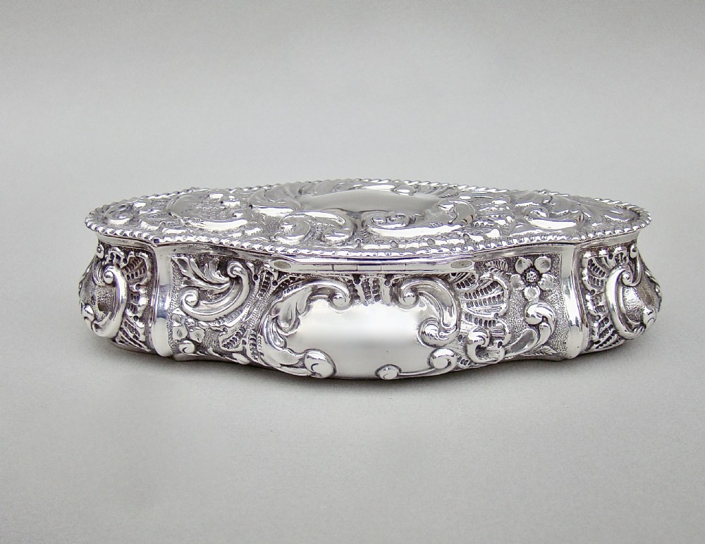 SUPERB LARGE EDWARDIAN SILVER DRESSING TABLE BOX BY WILLIAM NEALE, CHESTER 1901 View V