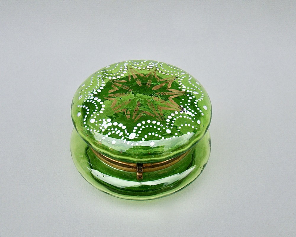 DELIGHTFUL 19TH CENTURY FRENCH GREEN GLASS ENAMELLED TRINKET BOX, CIRCA 1890 View VII