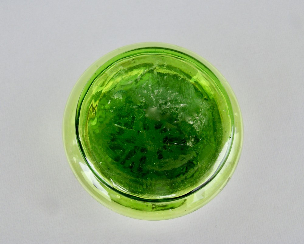 DELIGHTFUL 19TH CENTURY FRENCH GREEN GLASS ENAMELLED TRINKET BOX, CIRCA 1890 View VI