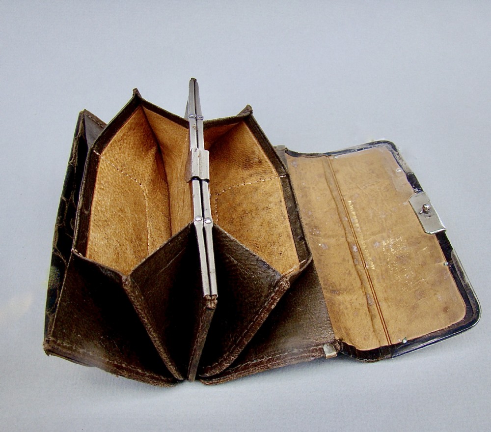 EDWARDIAN SILVER & CROCODILE SKIN PURSE BY LUDWIG KRUMM, BIRMINGHAM 1900 View IV