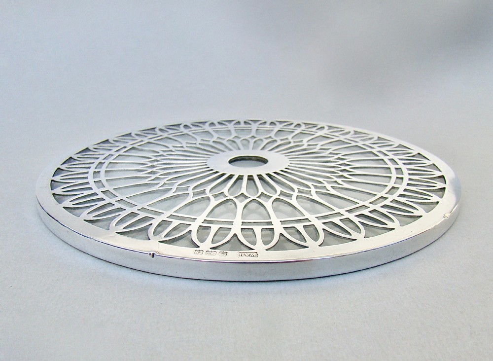 SILVER MOUNTED GLASS TEAPOT STAND BY WALKER & HALL, BIRMINGHAM 1933 View IV