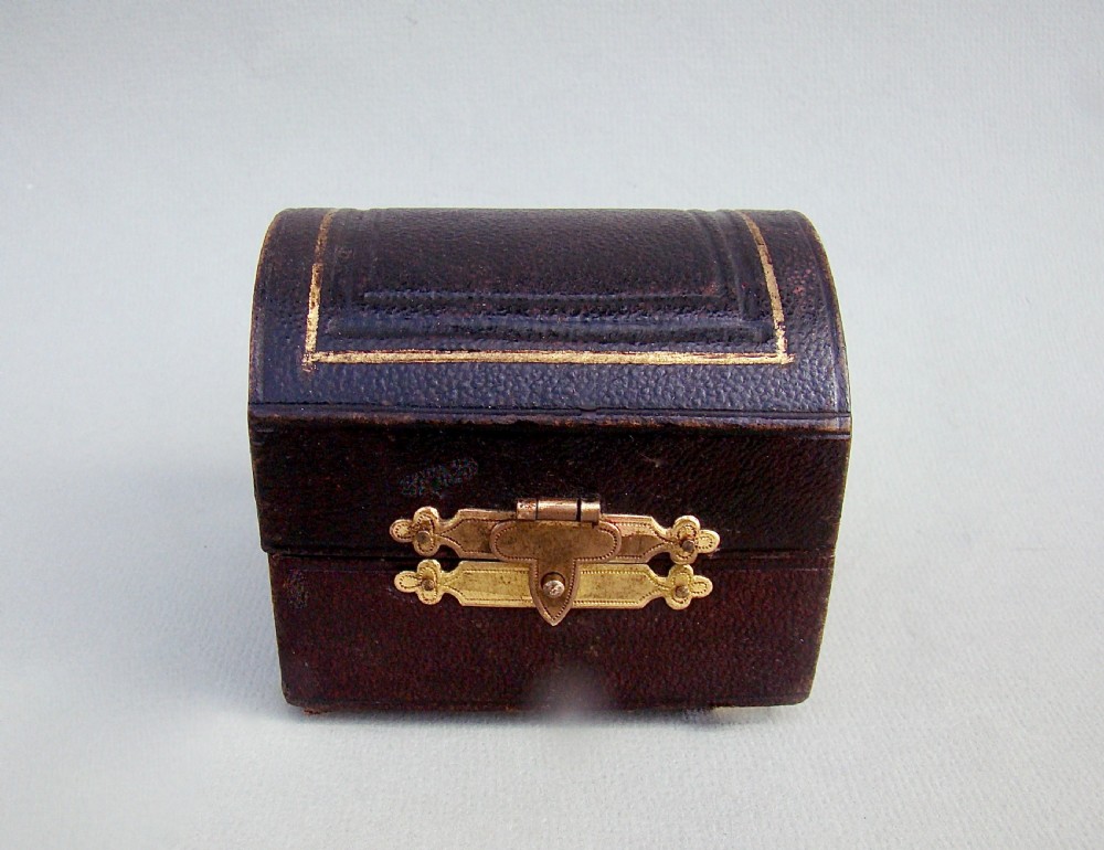 CASED PAIR OF EDWARDIAN ENGRAVED SILVER NAPKIN RINGS BY THE ROLASON BROTHERS, CHESTER 1903 View VII