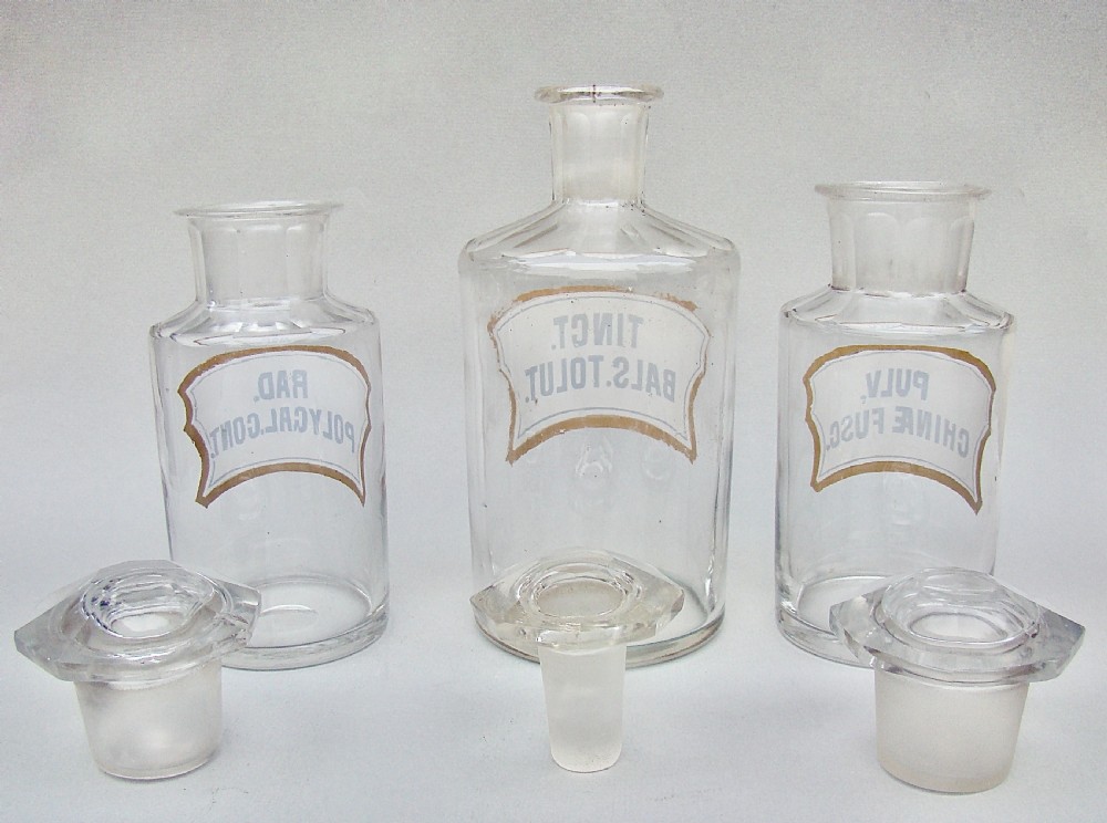 RARE SET OF THREE VICTORIAN WHITE LABEL APOTHECARY JARS, CIRCA 1890 View III