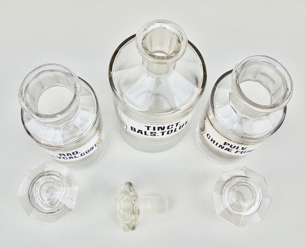 RARE SET OF THREE VICTORIAN WHITE LABEL APOTHECARY JARS, CIRCA 1890 View IV