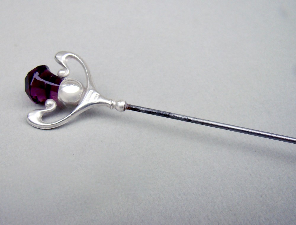 DELIGHTFUL ART NOUVEAU SILVER & AMETHYST GLASS HAT PIN BY PEARCE & THOMPSON, BIRMINGHAM 1909 View IV