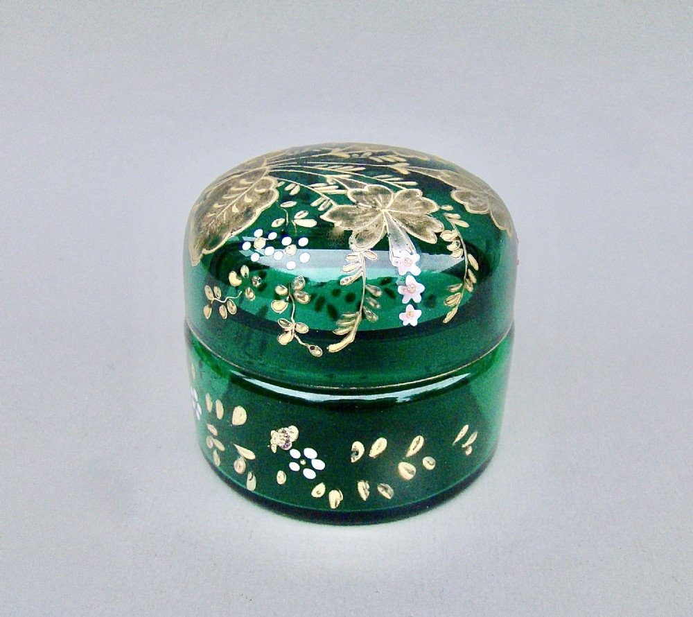 DELIGHTFUL VICTORIAN ENAMELLED BRISTOL GREEN GLASS TRINKET BOX, CIRCA 1890