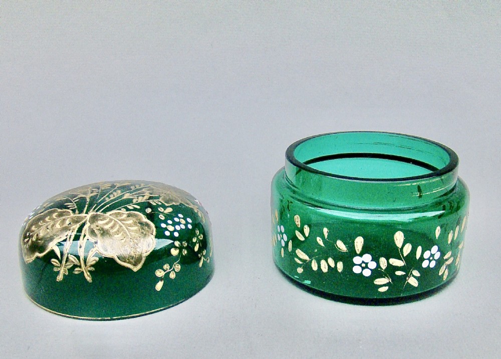 DELIGHTFUL VICTORIAN ENAMELLED BRISTOL GREEN GLASS TRINKET BOX, CIRCA 1890 View IV