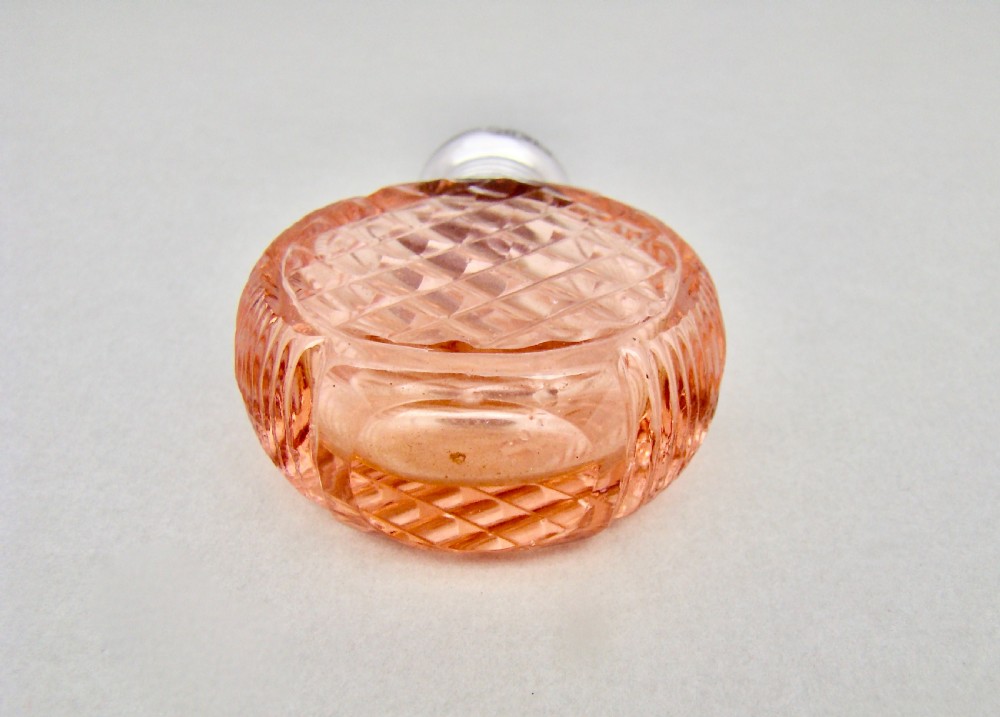 DELIGHTFUL ART DECO SILVER AND PRESSED GLASS SCENT BOTTLE, CIRCA 1930
 View VII