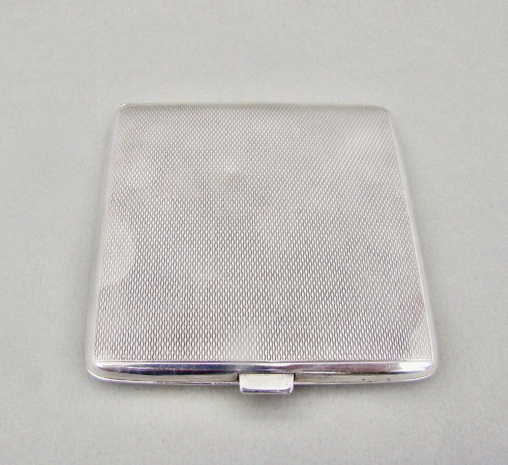 STUNNING ART DECO SILVER AND GUILLOCHE ENAMEL COMPACT BY COHEN & CHARLES, LONDON 1938 View IV