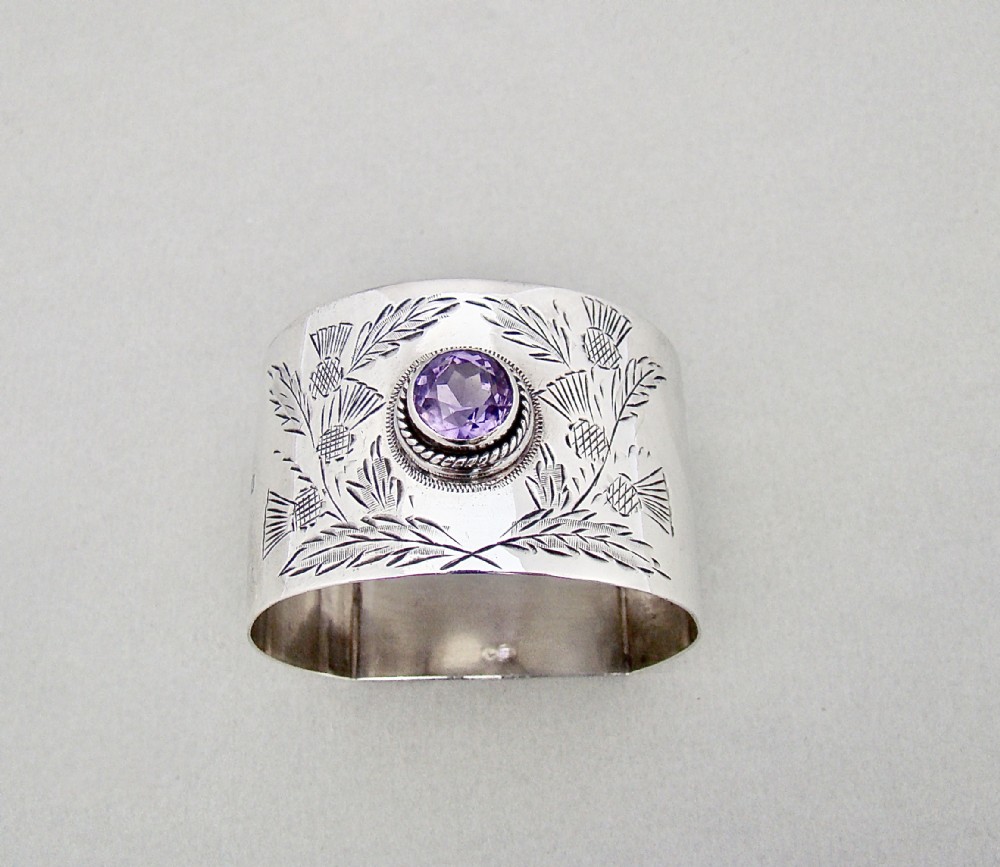 EXQUISITE EDWARDIAN SILVER NAPKIN RING INSET WITH AMETHYST PASTE STONE BY JOSEPH GRAY STYLES,  BIRMINGHAM 1908