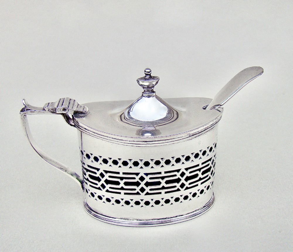 GOOD GEORGE V PIERCED SILVER MUSTARD POT BY THE HASELER BROTHERS, CHESTER 1913
 View II