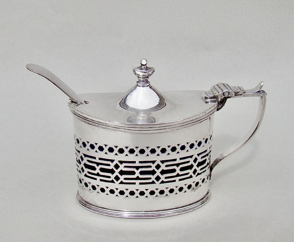 GOOD GEORGE V PIERCED SILVER MUSTARD POT BY THE HASELER BROTHERS, CHESTER 1913
