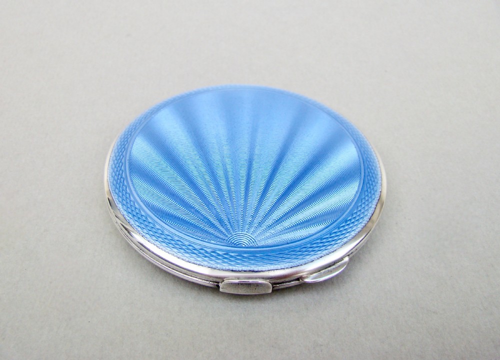 STUNNING SILVER AND BLUE GUILLOCHE ENAMEL COMPACT BY BROADWAY & CO, BIRMINGHAM 1940 View II