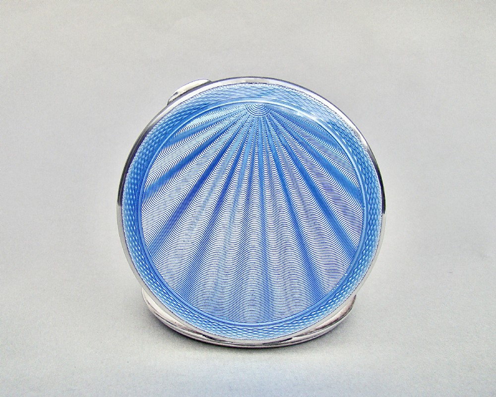STUNNING SILVER AND BLUE GUILLOCHE ENAMEL COMPACT BY BROADWAY & CO, BIRMINGHAM 1940 View V