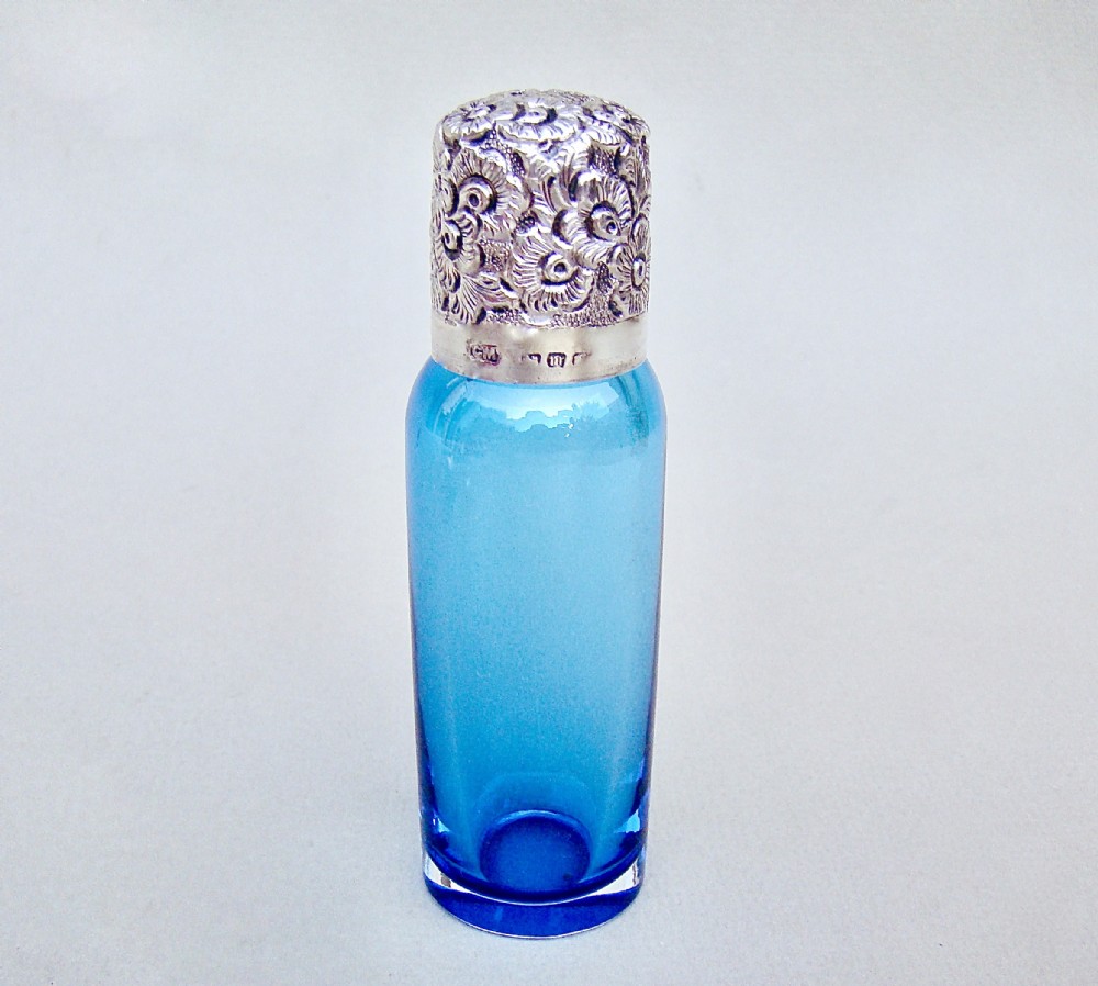 EXQUISITE VICTORIAN SILVER AND TURQUOISE GLASS SCENT BOTTLE BY CHARLES MAY, BIRMINGHAM 1886