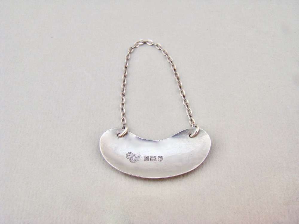 RARE SILVER WHISKY TOT LABEL BY THE GOLDSMITHS & SILVERSMITHS. LONDON 1913 View II