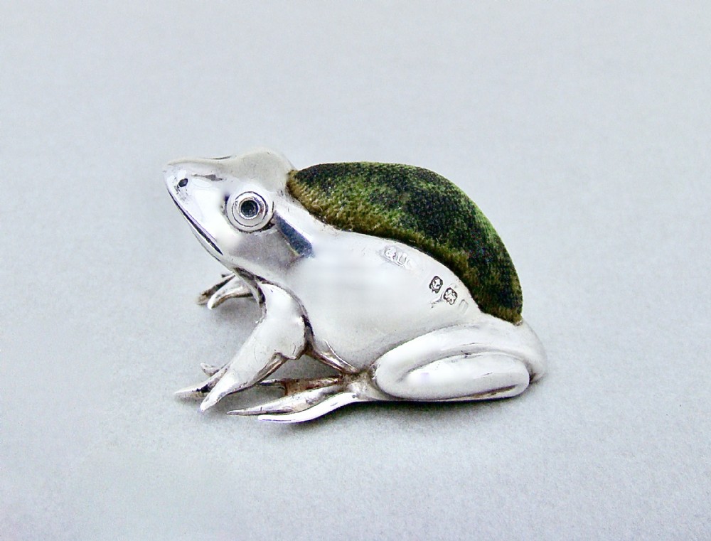 RARE EDWARDIAN SILVER FROG PIN CUSHION BY ADIE & LOVEKIN, BIRMINGHAM 1908
