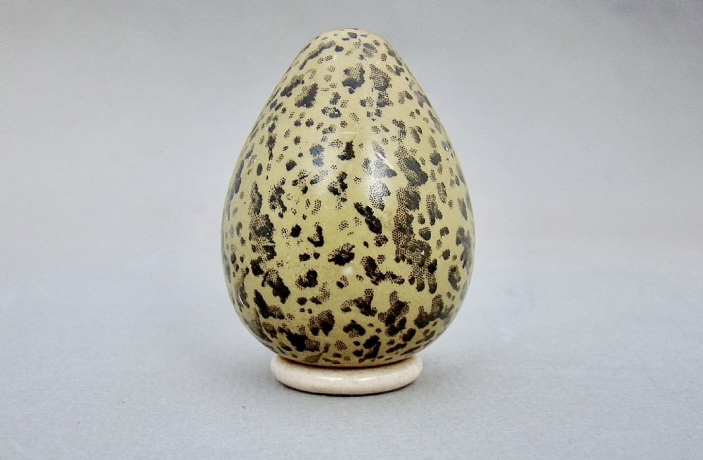 DELIGHTFUL MACINTYRE & CO PORCELAIN EGG-SHAPED SALT SHAKER, CIRCA 1880 View III