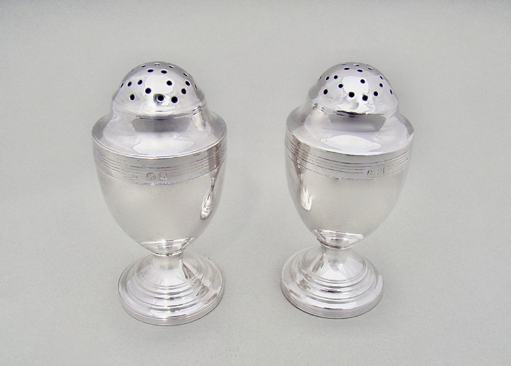 DELIGHTFUL PAIR OF GEORGIAN SILVER PEPPER POTS BY ELIZABETH MORLEY, LONDON 1812