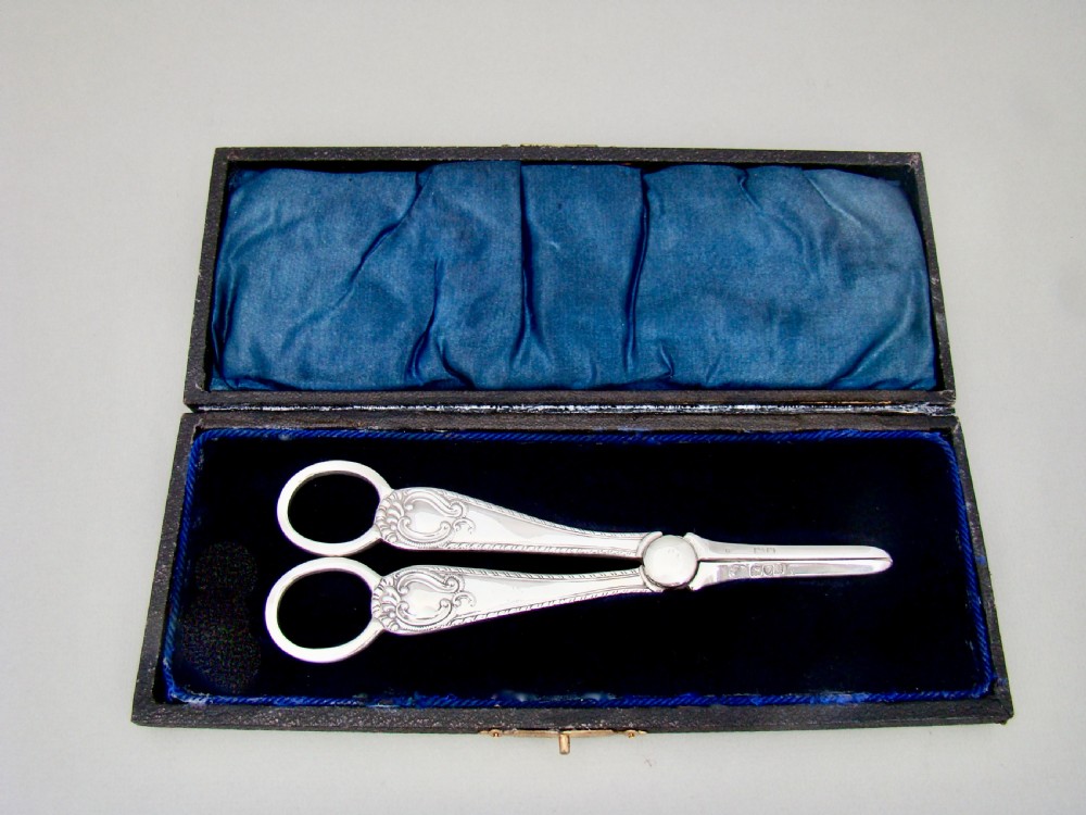 CASED PAIR OF VICTORIAN SILVER GRAPE SCISSORS BY JOSIAH WILLIAMS & CO, LONDON 1899
