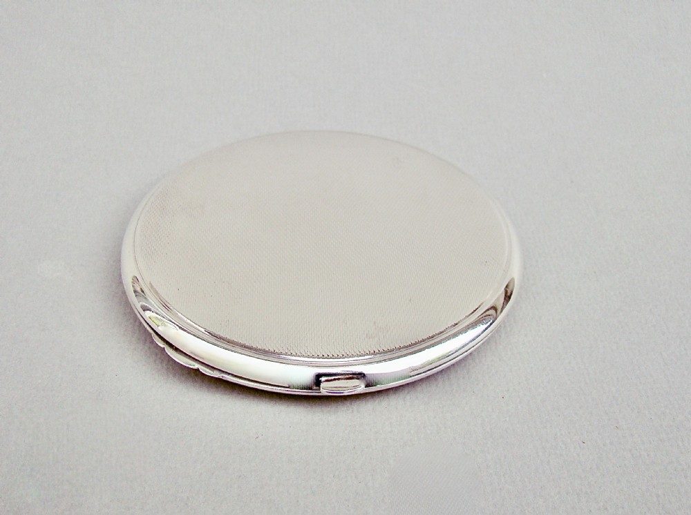 ART DECO SILVER AND PINK GUILLOCHE ENAMEL COMPACT BY CRISFORD & NORRIS, BIRMINGHAM 1934 View V