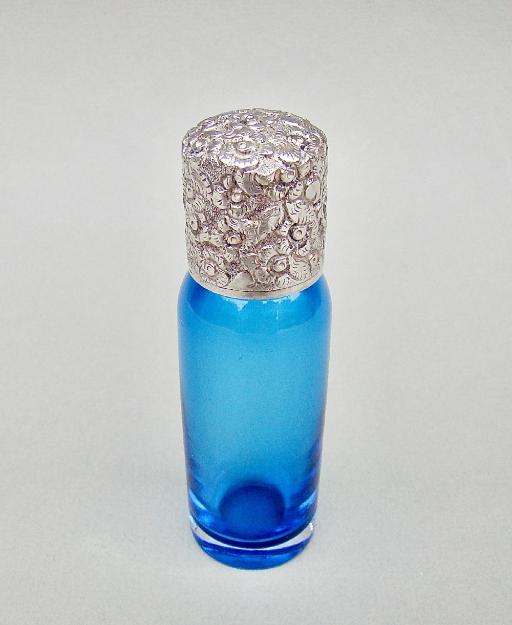 EXQUISITE VICTORIAN SILVER AND TURQUOISE GLASS SCENT BOTTLE, CIRCA 1890