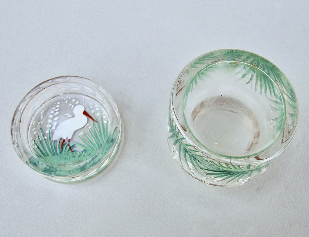 DELIGHTFUL VICTORIAN ENAMELLED GLASS SMALL SIZE TRINKET BOX, CIRCA 1890 View IV