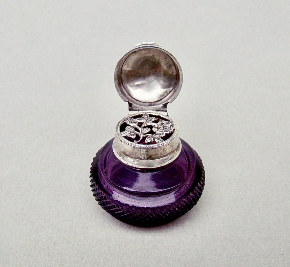 EXQUISITE MID-VICTORIAN SILVER MOUNTED AMETHYST GLASS VINAIGRETTE, CIRCA 1860