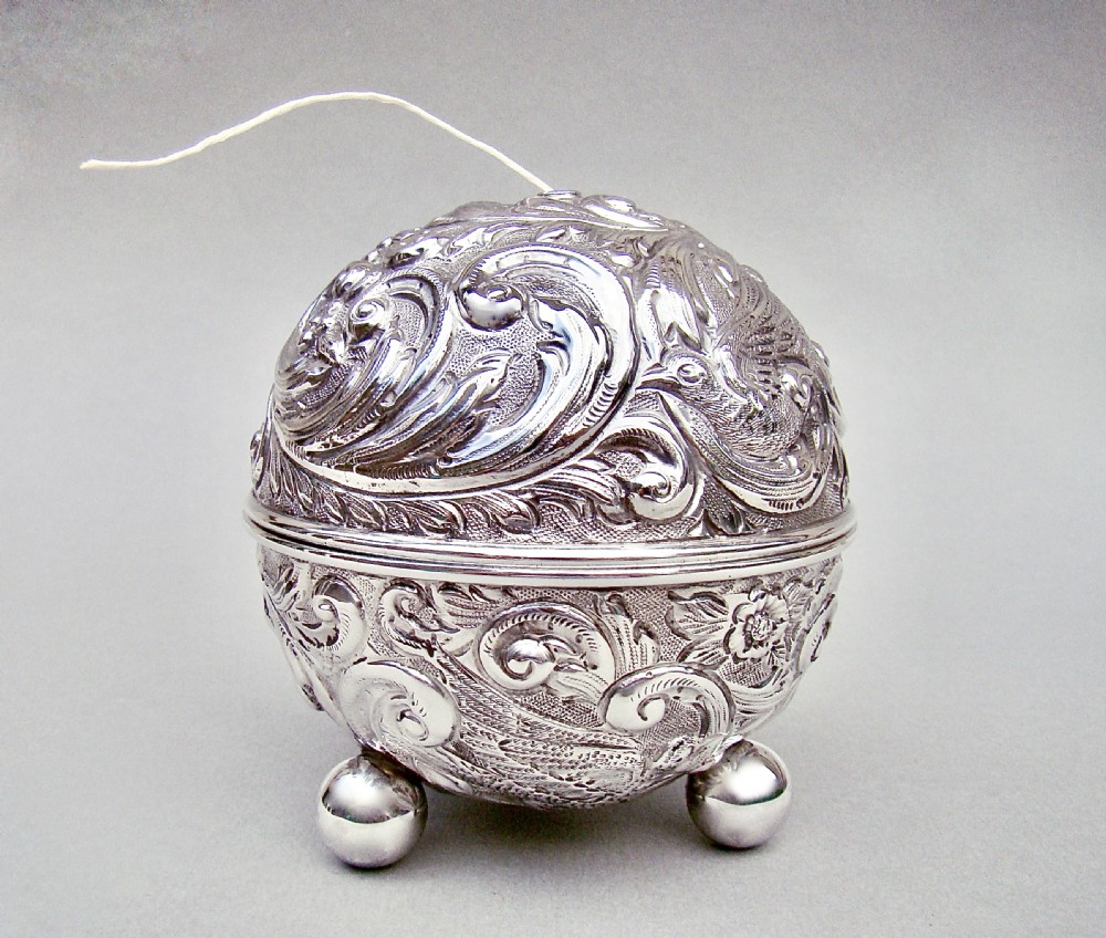 RARE VICTORIAN SILVER STRING BOX BY WILLIAM COMYNS, LONDON 1892