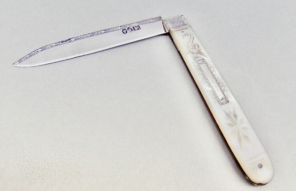 RARE GEORGIAN SILVER AND MOTHER OF PEARL FOLDING FRUIT KNIFE, SHEFFIELD 1816